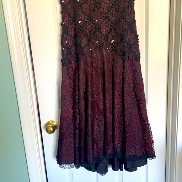 Burgandy & Black H&W Collections Cocktail Dress. Size 11/12 - Picture 3 of 6